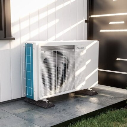Daikin Altherma 3 M oras-vanduo šilumos siurblys monoblokas EBLA04E3V3 galia 4.30 kW 4