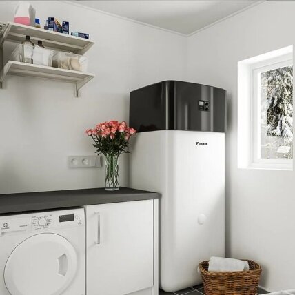 Daikin Altherma 3 R oras-vanduo šilumos siurblys su integruota 300 l talpa EBSX16P30D komplekte ERLA16DW17 galia 15.96 kW 5